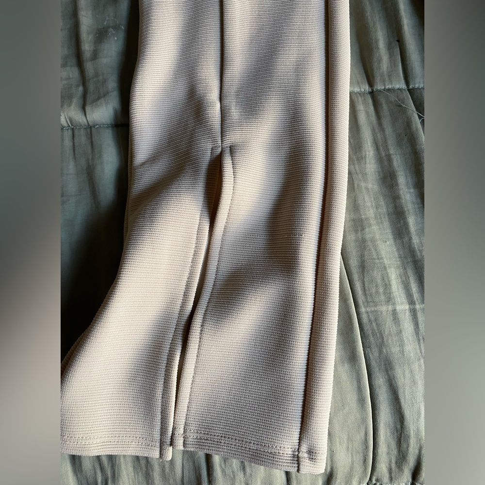 H&M khaki pants. Brand new with tags, never been worn - Picture 3 of 6